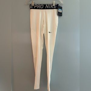 Womens M White Nike 3/4 compression pants/leggings